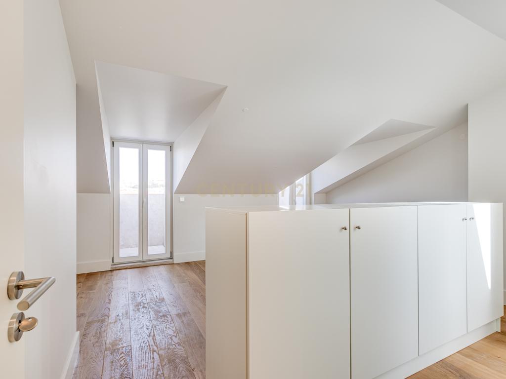 Apartamento T2+1 inserido no emblemático Edifício "Alegria 25". - Image 33