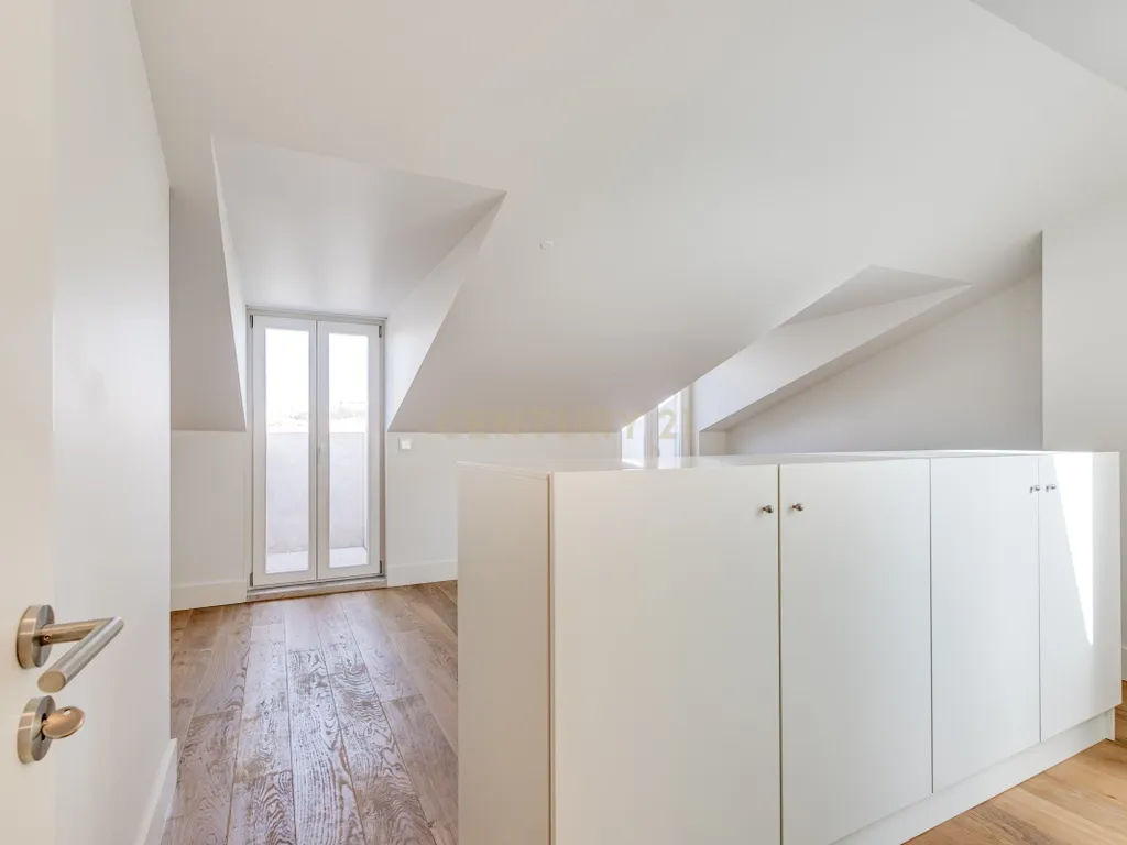 Apartamento T2+1 inserido no emblemático Edifício "Alegria 25". - Image 33