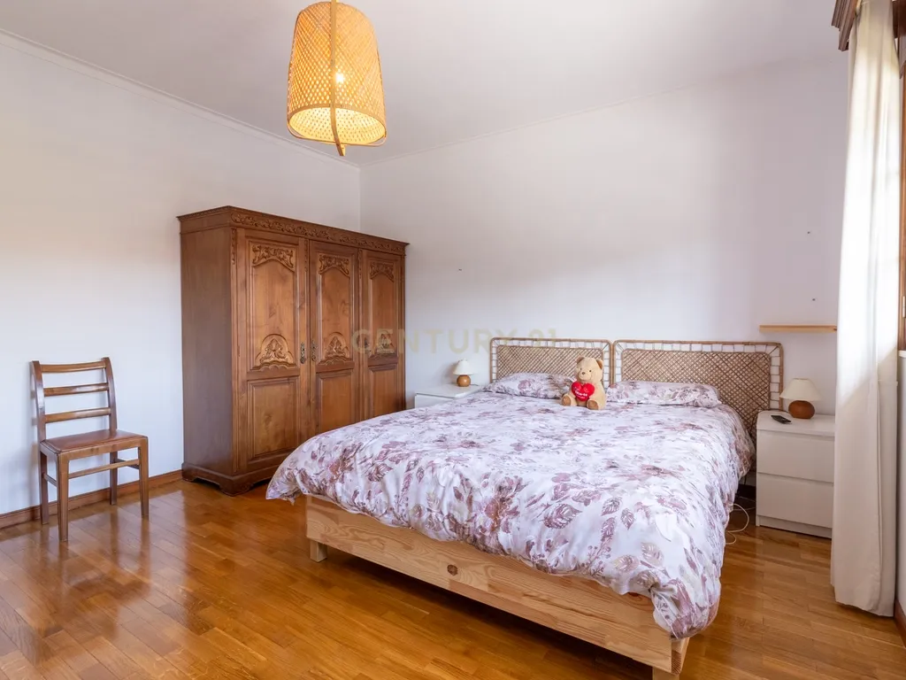 Moradia T3 + T2 em Amares com Jardim e Garagem - Image 22