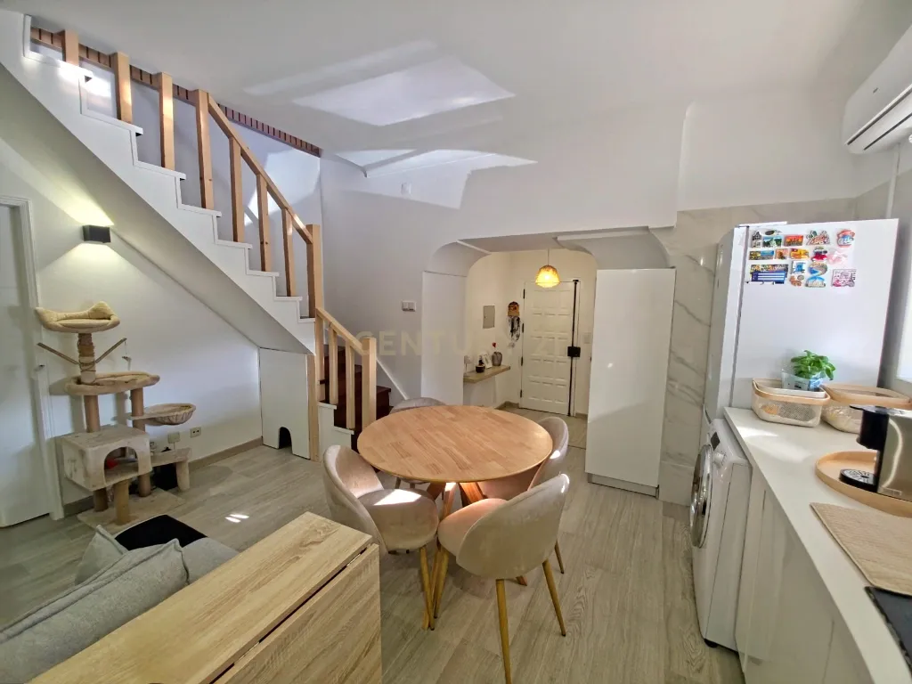 Moradia T2+1 Remodelada - Cadafais, Alenquer - Image 2