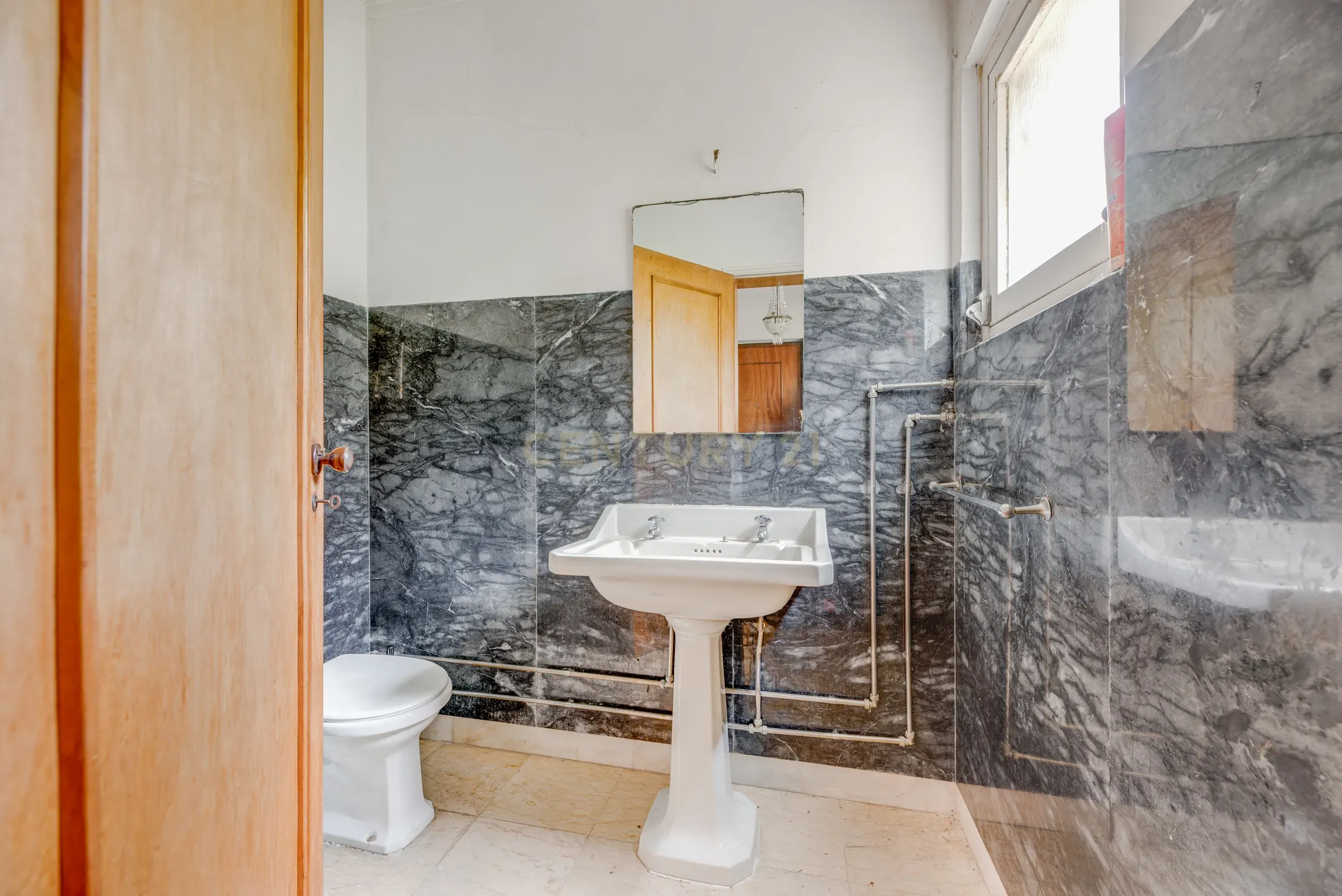 Moradia geminada para remodelar - Image 10