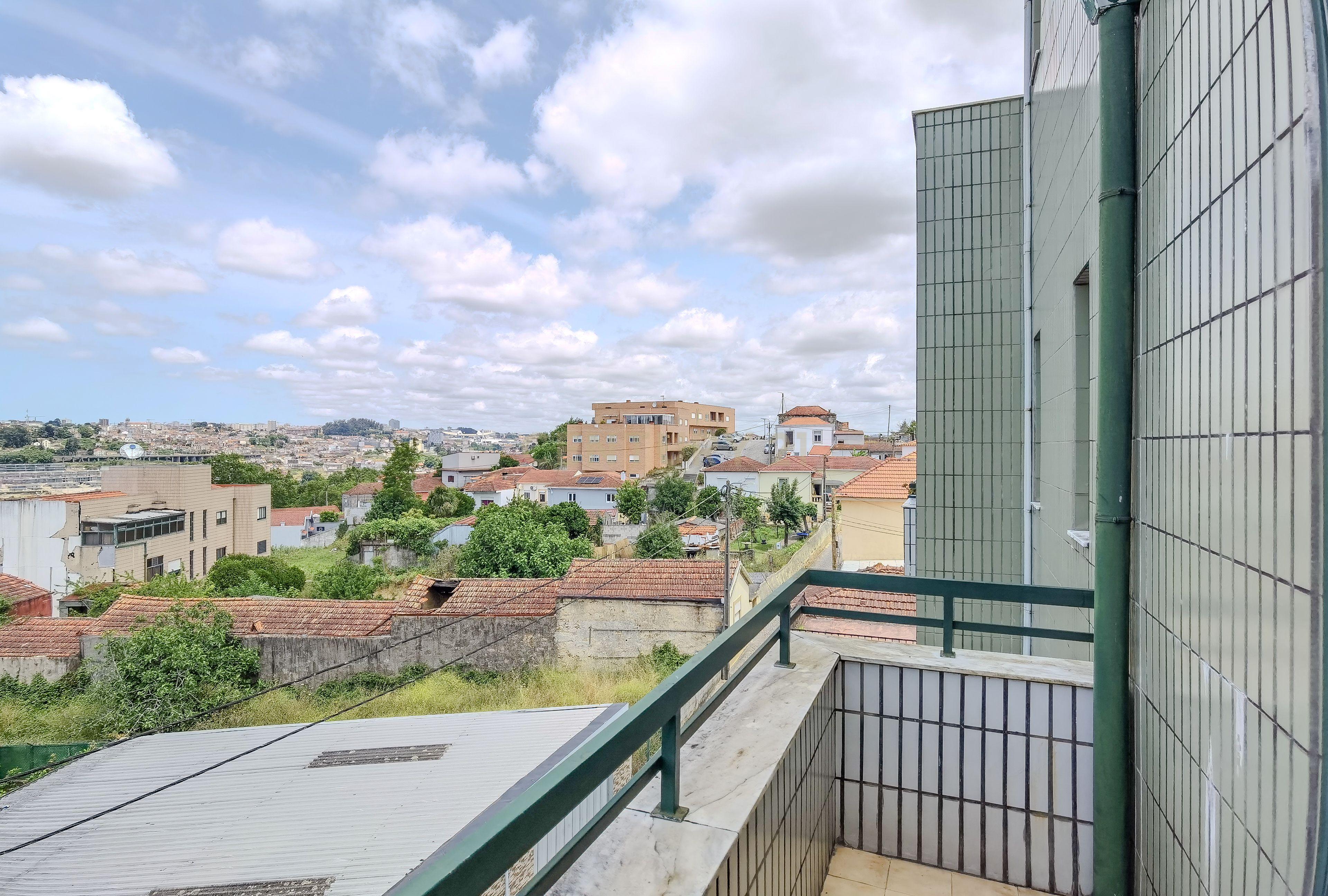 Apartamento T1+1 com Garagem e Vista Rio, Oliveira do Douro, Vila Nova de Gaia - Image 25