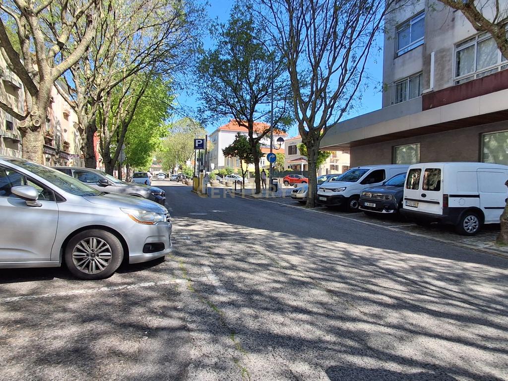 ATENÇÃO INVESTIDORES! Excelente oportunidade de investimento na Amadora. Escritório com 34 m² de área total, dividido em duas salas e corredor. - Image 14
