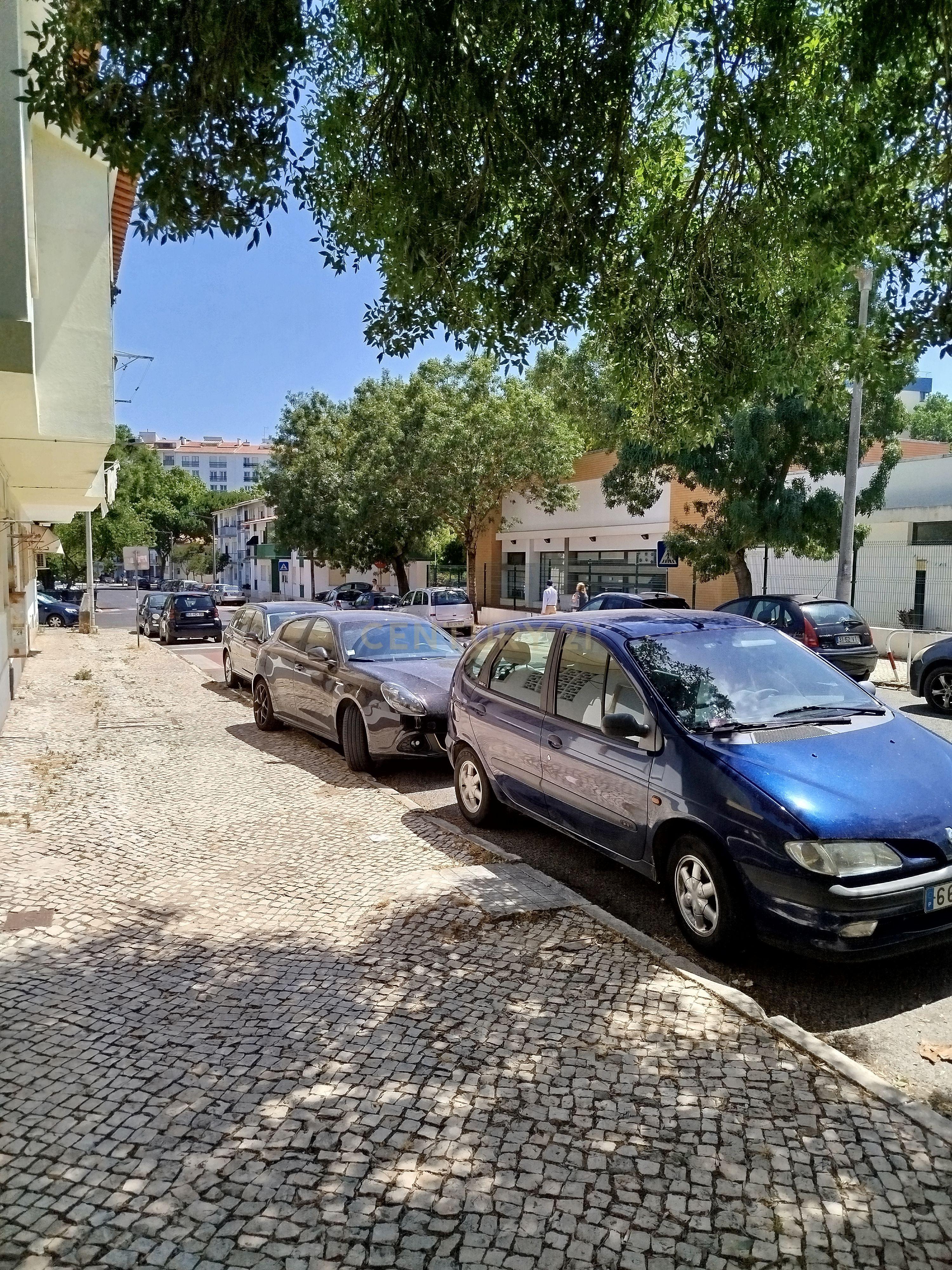 Fotografia 11 de Loja com 25 m2 na Rebelva/Carcavelos