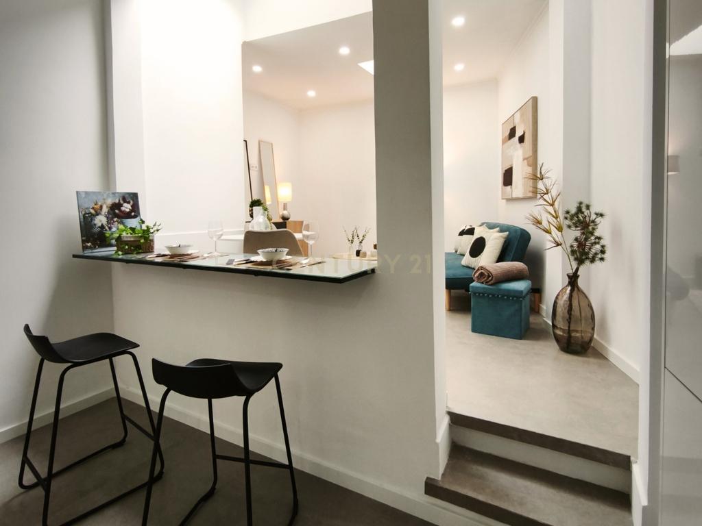Apartamento T3 totalmente remodelado, com arrecadação e excelente localização - Image 6