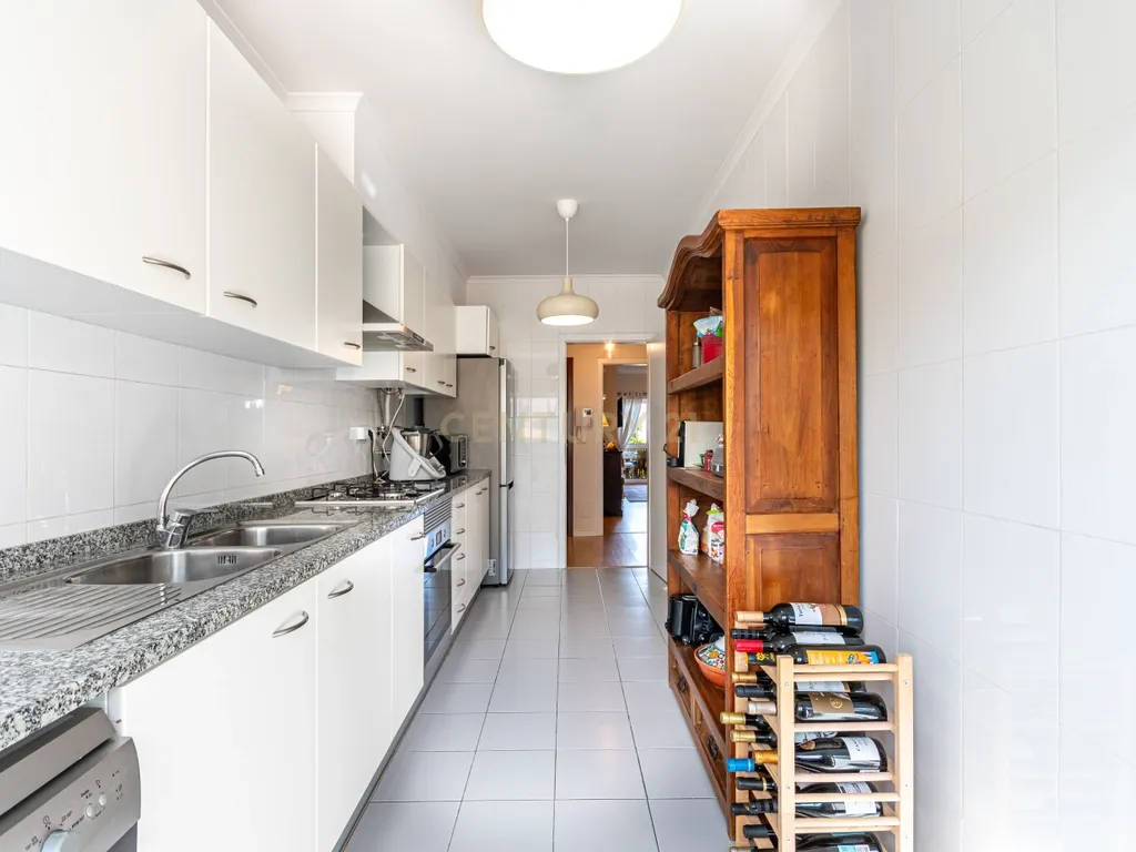 Apartamento T3 Remodelado na Horta dos Vimes - Viva com Conforto e Qualidade em Alenquer. - Image 20