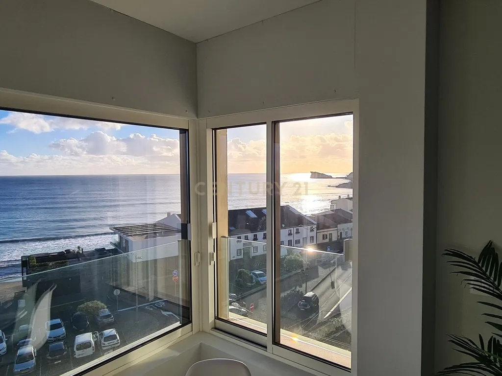 Apartamento T3 Deslumbrante à Beira-Mar - Vista para a Praia das Milícias/Açores - Image 3