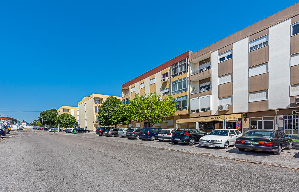 Apartamento T3 em bom estado de conservação com áreas generosas, S. Sebastião, Setúbal - Image 22