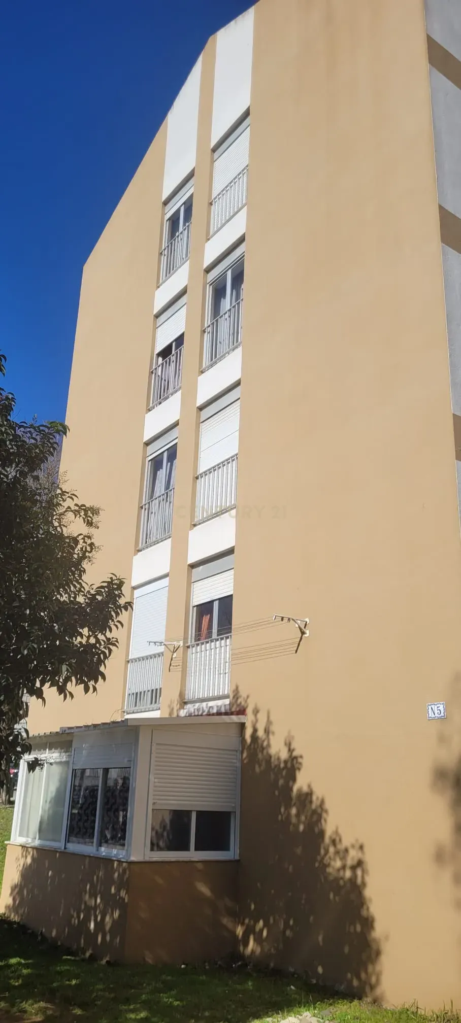 Fotografia 3 de MASSAMÁ-VENDE-SE T2  (3 ASSOALHADAS)-JUNTO ESTAÇÂO CP