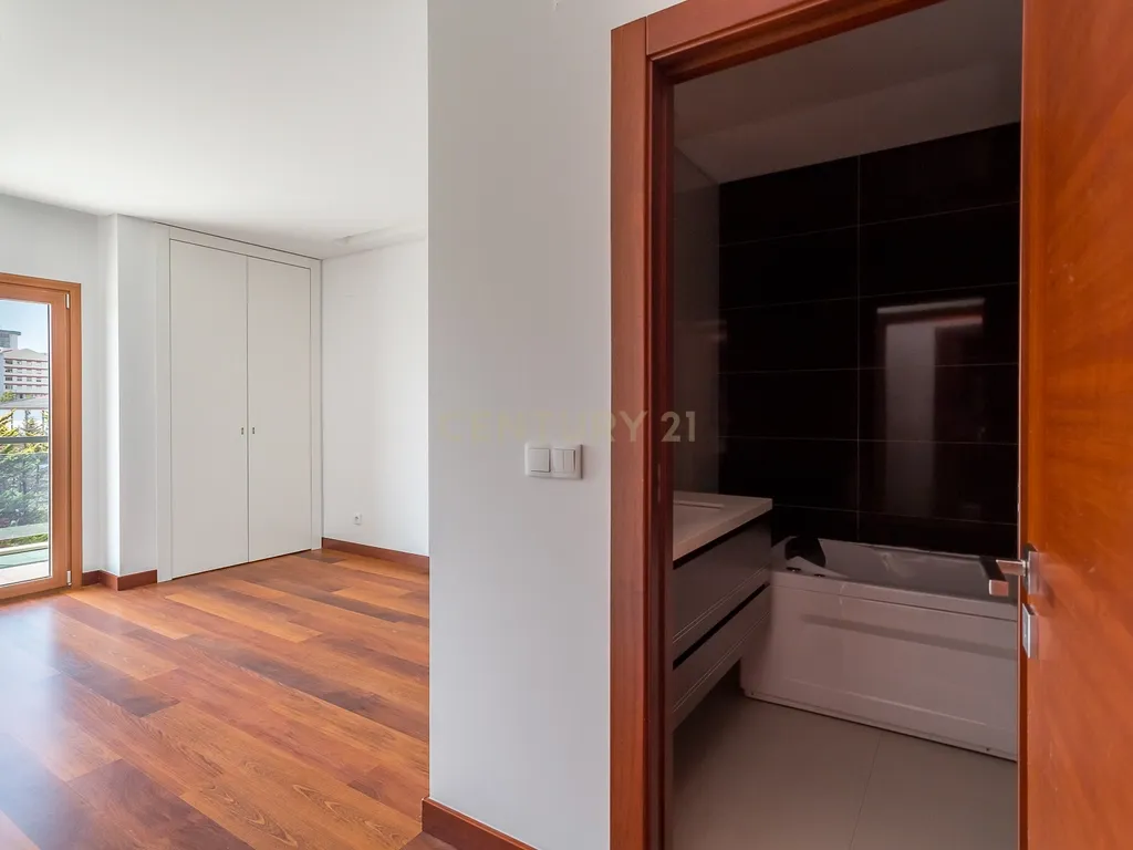 Apartamento T2 num condomínio com Vista Panorâmica em Odivelas, Famões - Image 22