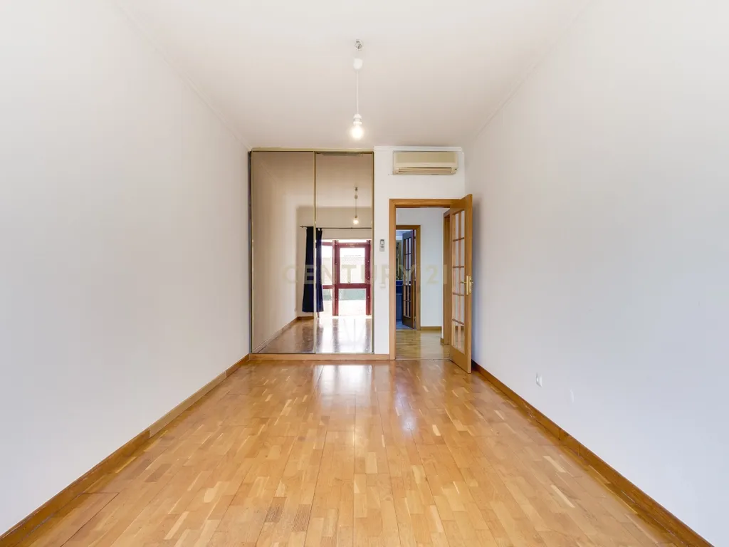 Apartamento T4 com Terraço Privativo e Churrasqueira no Condomínio Lezíria Parque | Vila Franca de Xira - Image 33