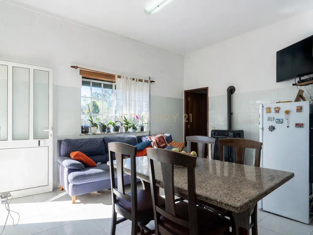OPORTUNIDADE ÚNICA NA LOUSÃ – MORADIA COM GRANDE POTENCIAL (habitação e comércio) - Image 49