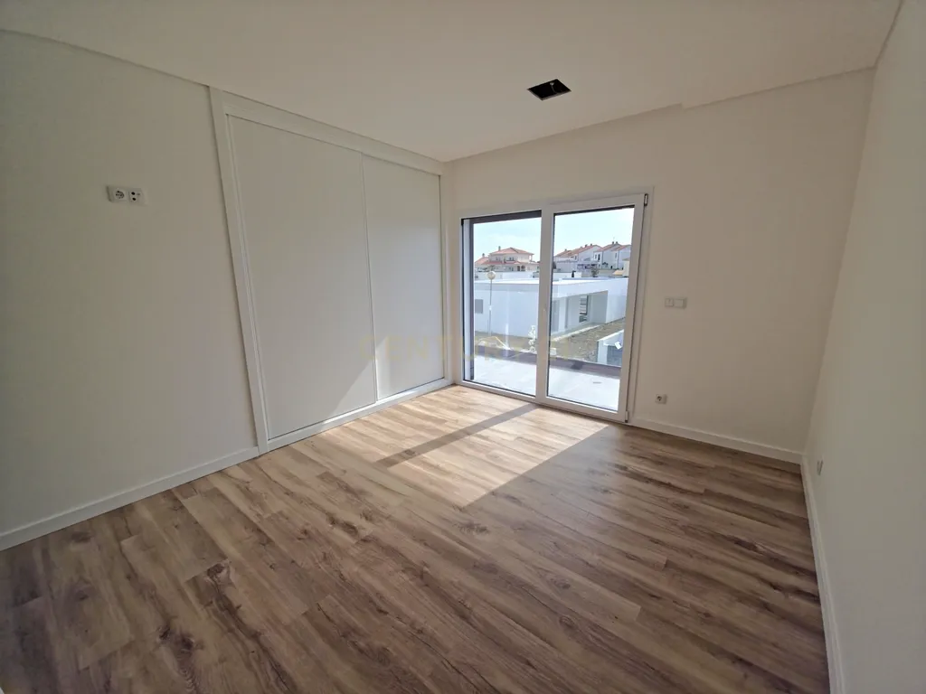 Moradia Nova T4 - Lourinhã - Image 26