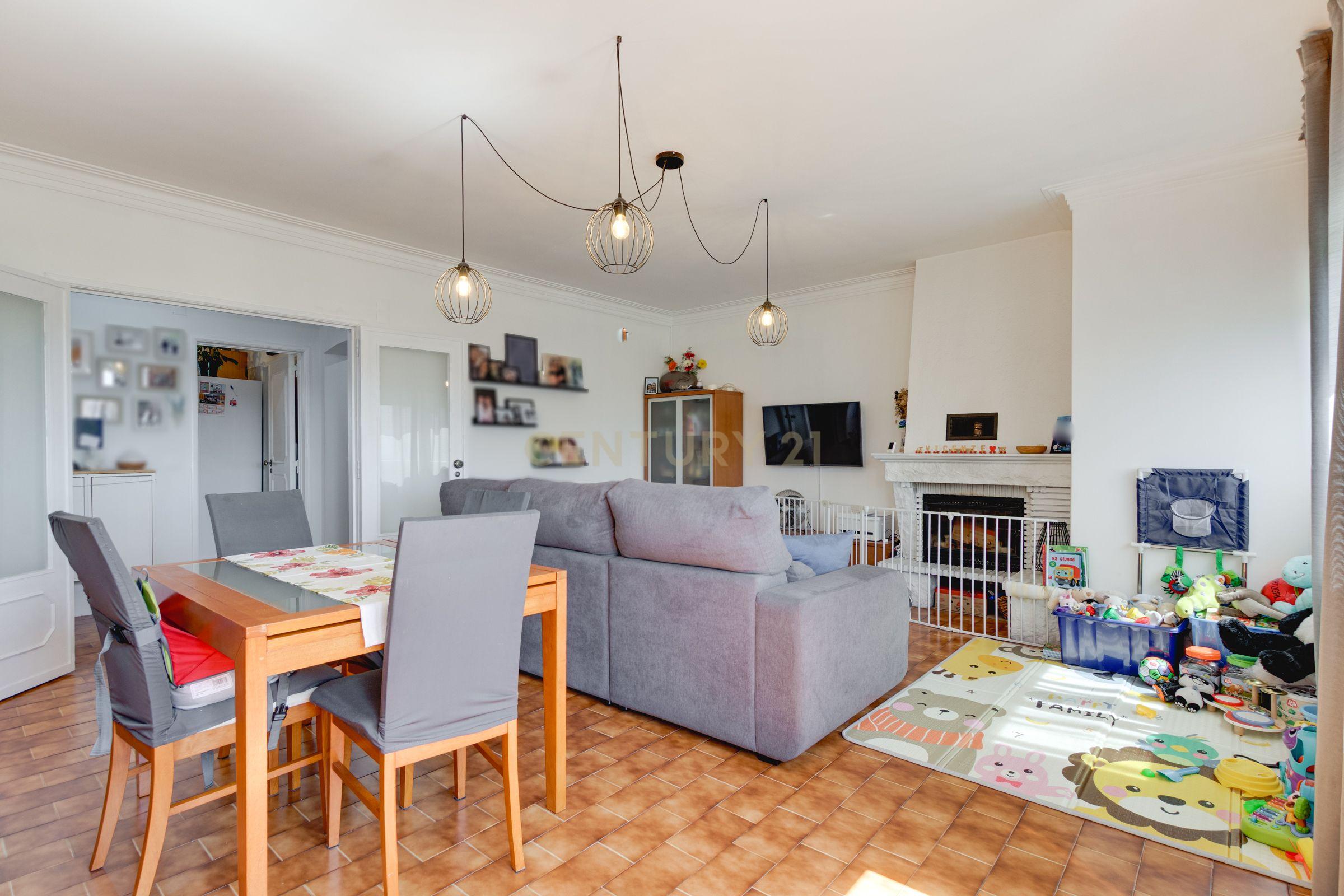 Fotografia 5 de Apartamento T3+1 | Av. Manuel Alpedrinha | Reboleira, Amadora | 6º Andar | Elevador | Suite | Próximo à estação