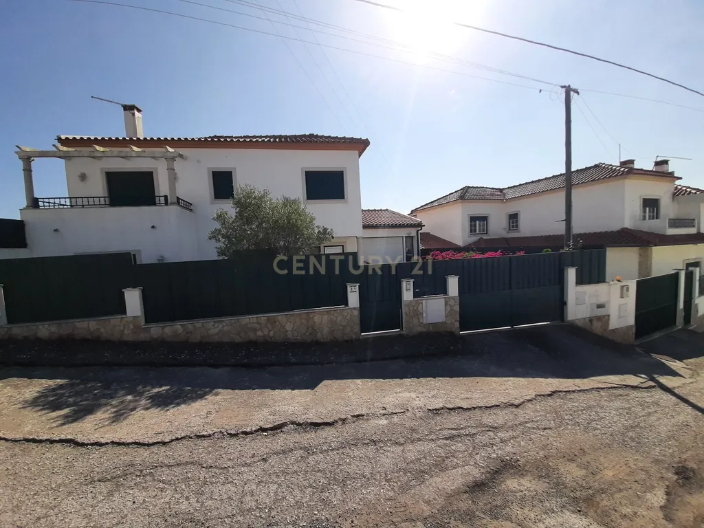 Moradia T3 na Lourinhã com Piscina Garagem e Churrasqueira - Image 56