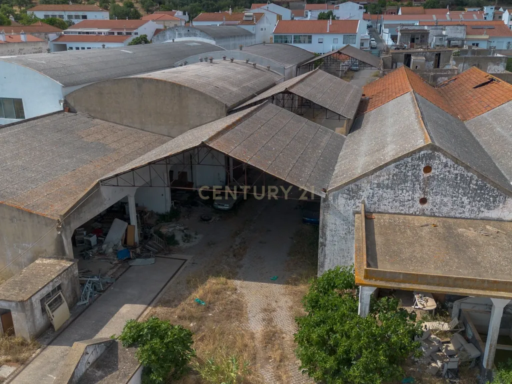 Terreno Urbano com 7.780m2 I Armazéns e Habitação I São Bartolomeu de Messines - Image 4