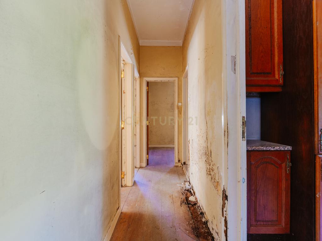 Apartamento T3 para Remodelação com Terraço | Alvito | Lisboa - Image 6