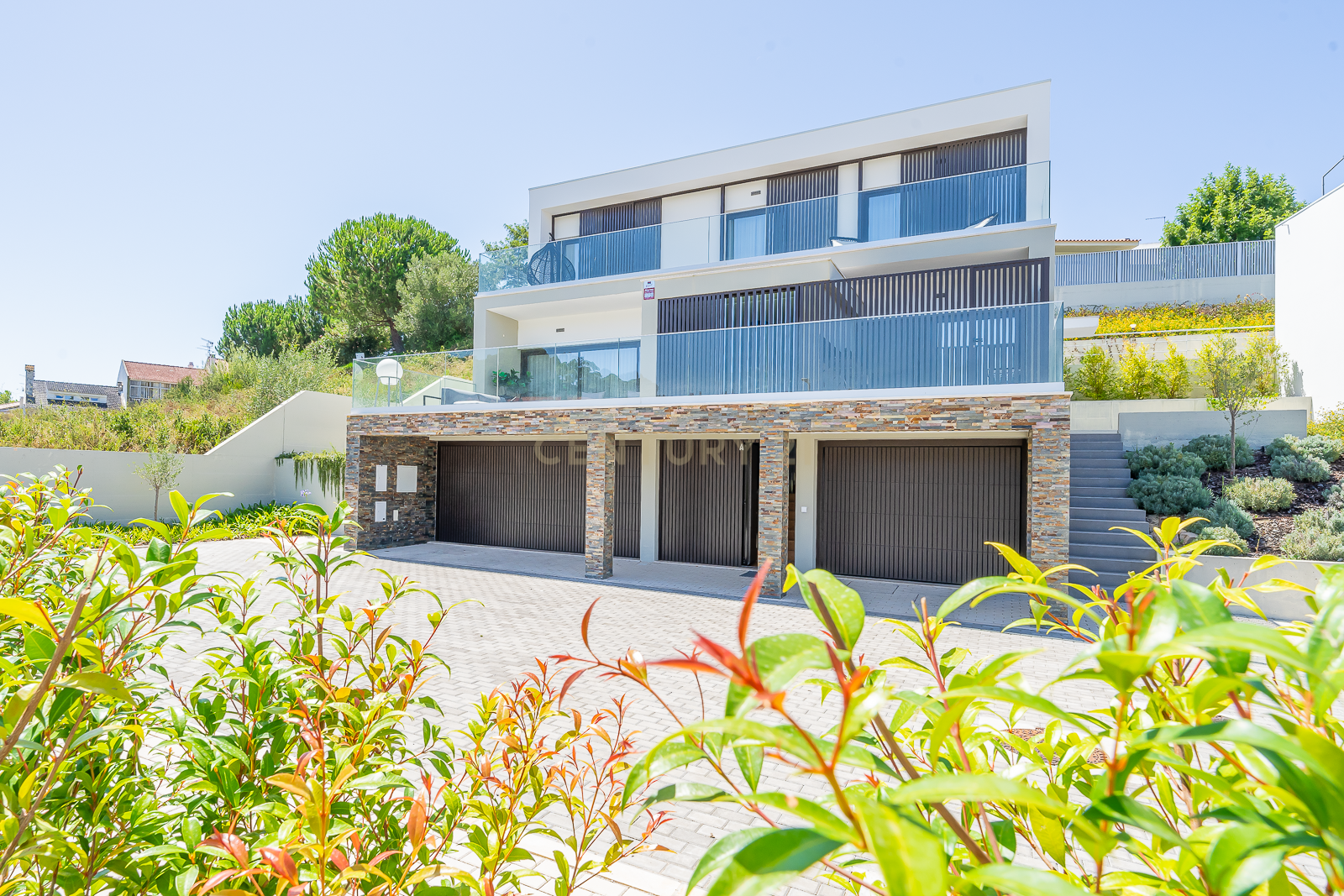 Moradia de Luxo T3 no Estoril Mobilada –Condomínio Privado - Image 2