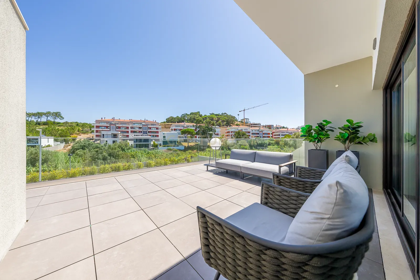 Moradia de Luxo T3 no Estoril Mobilada –Condomínio Privado - Image 9