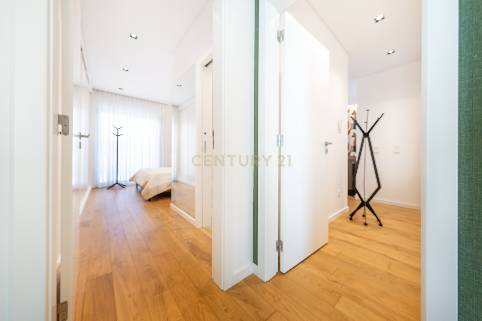 Moradia de Luxo T3 no Estoril Mobilada –Condomínio Privado - Image 29