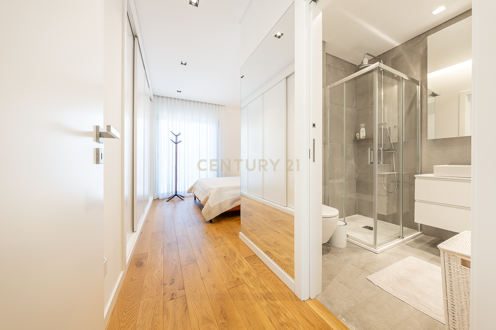 Moradia de Luxo T3 no Estoril Mobilada –Condomínio Privado - Image 30