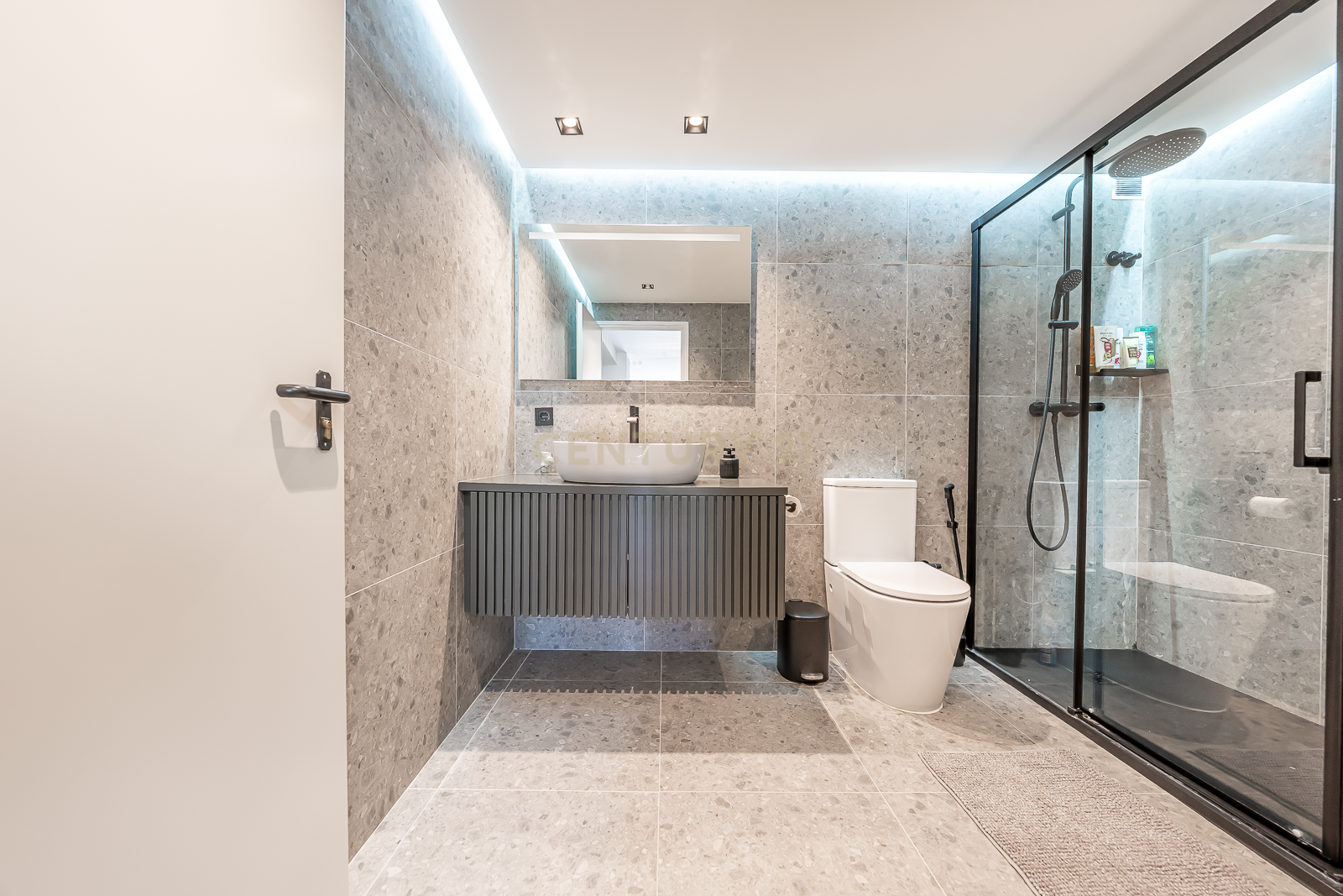 Moradia de Luxo T3 no Estoril Mobilada –Condomínio Privado - Image 44