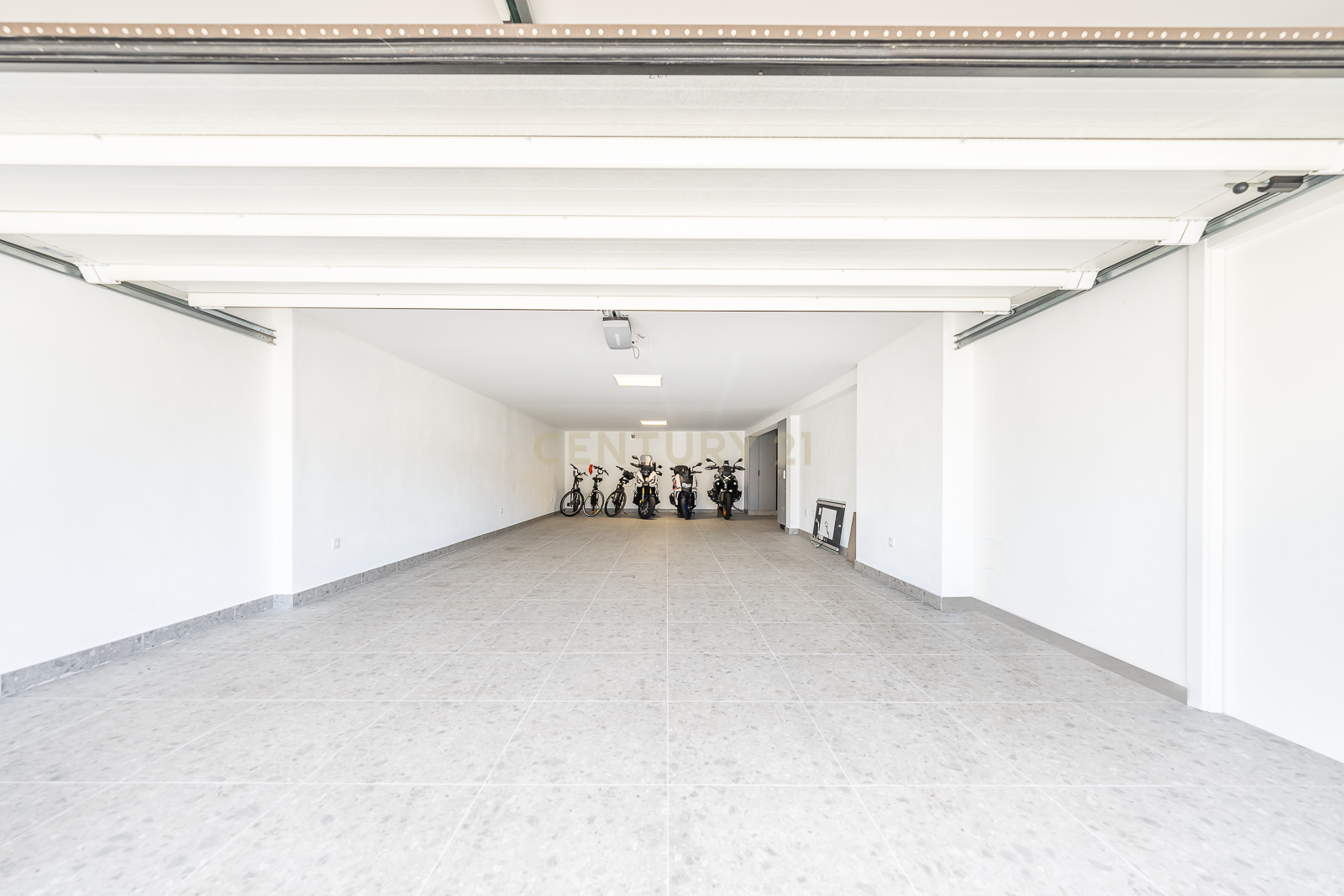 Moradia de Luxo T3 no Estoril Mobilada –Condomínio Privado - Image 46