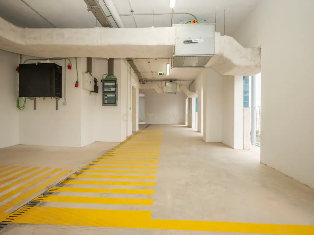 Arrenda-se apartamento T2 (111m2) na Estrela, Lisboa - Image 20