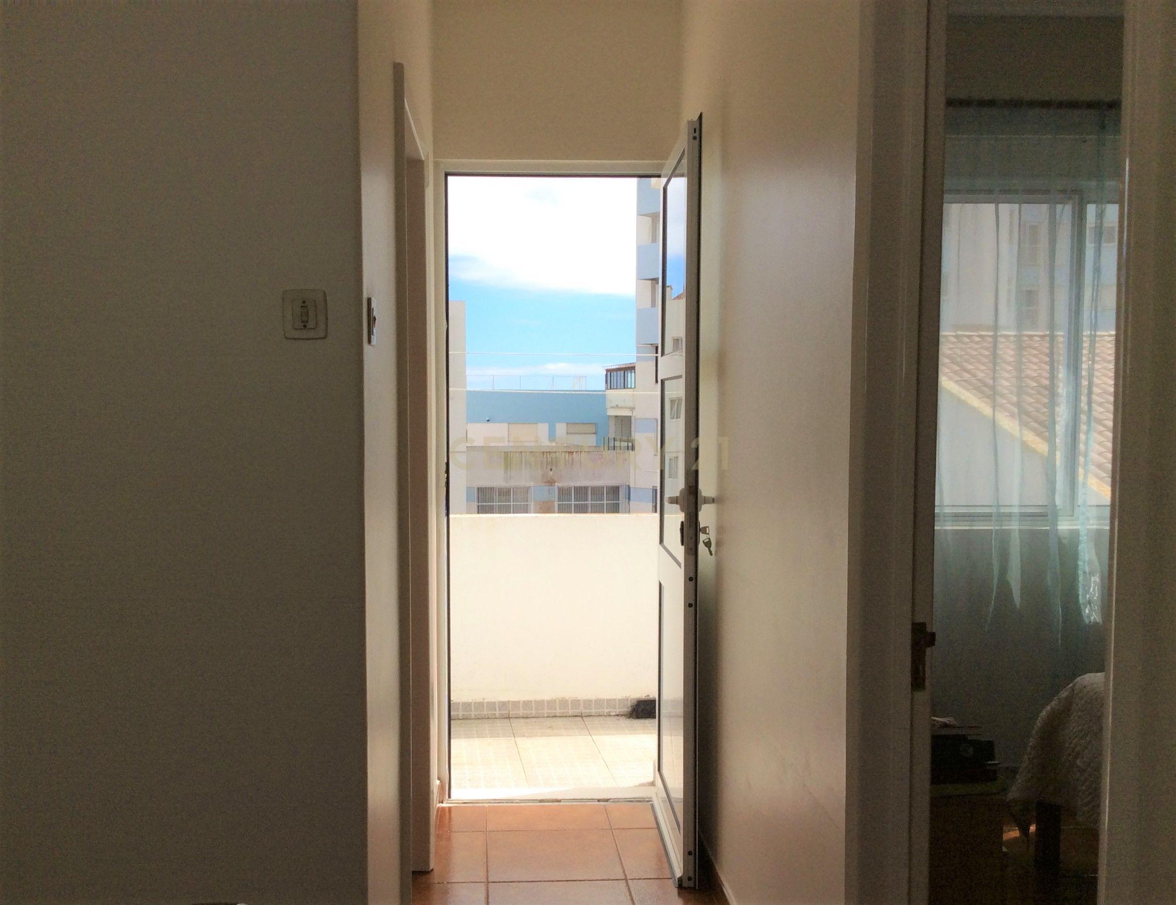 Apartamento T3 + 2 no centro da cidade de Ponta Delgada | Varanda | Terraço - Image 3