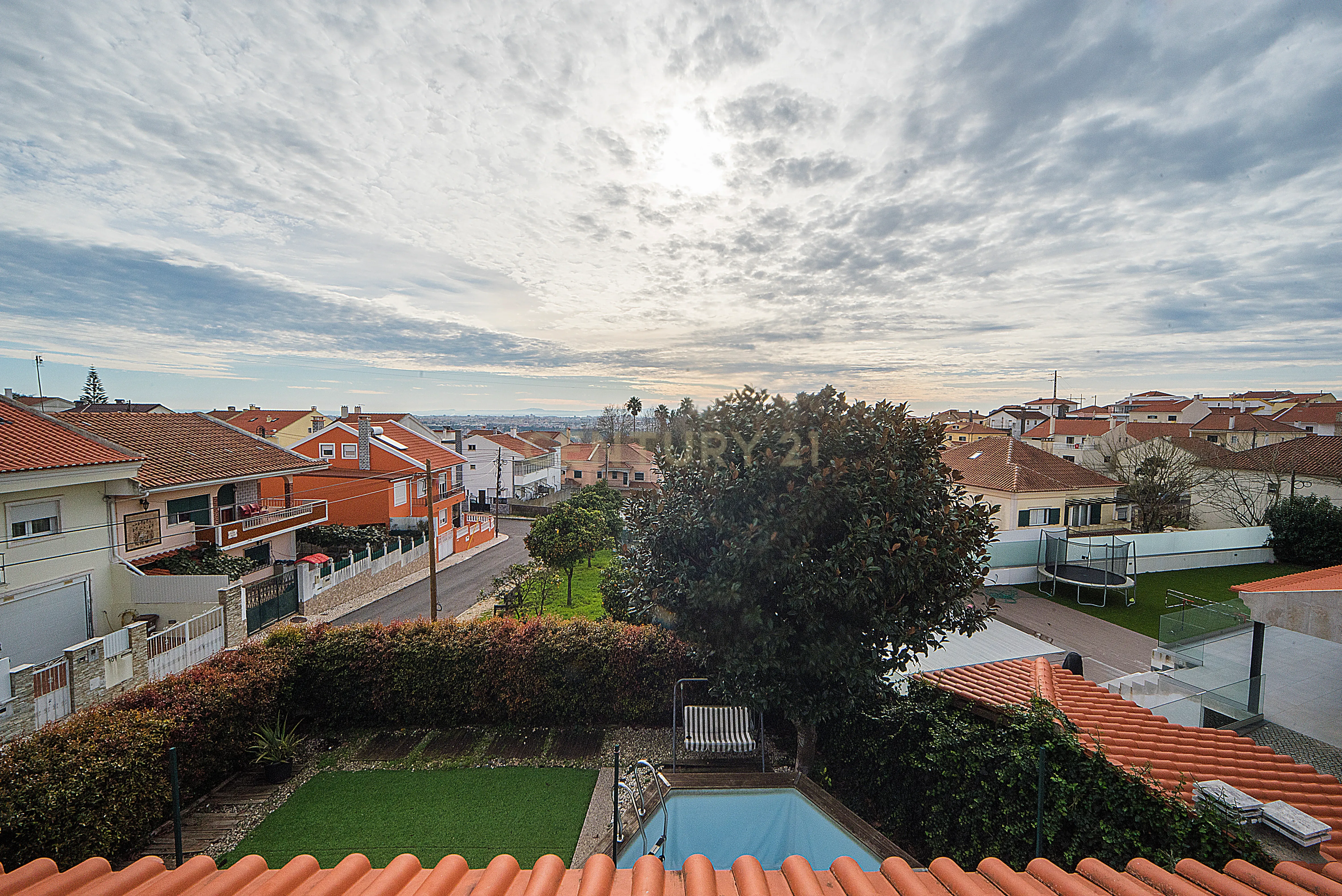 Espetacular Moradia T6 com Jardim e Terraço em Odivelas - Image 48