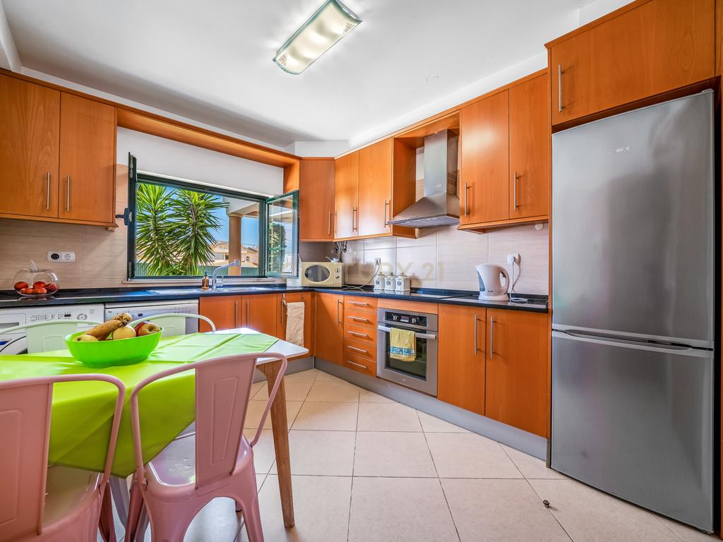 Moradia de Canto T2+2 com jardim em Condomínio Privado com Piscina – Ferreiras, Albufeira - Image 7