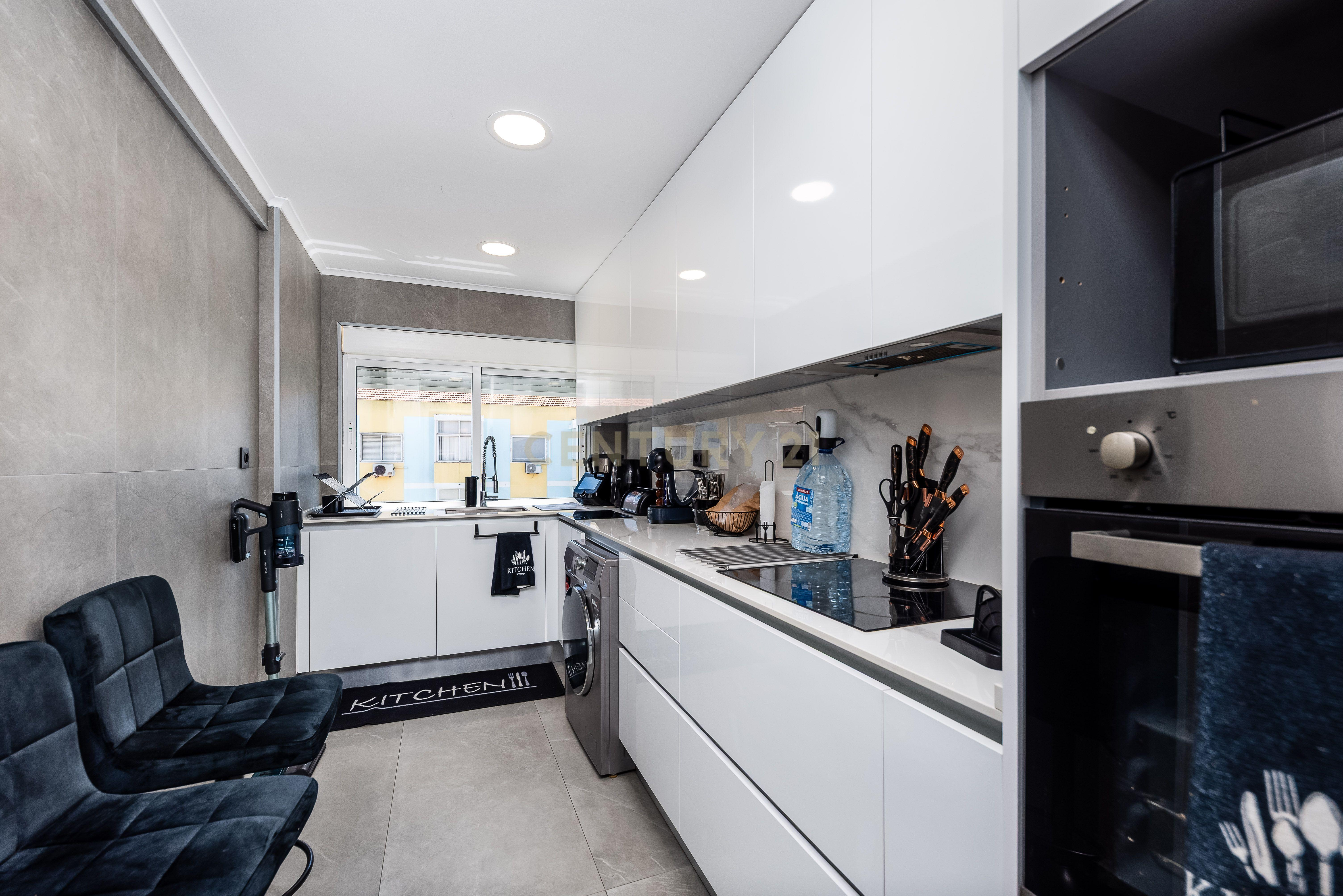 Fotografia 10 de Apartamento T3 com Varanda em Almada,