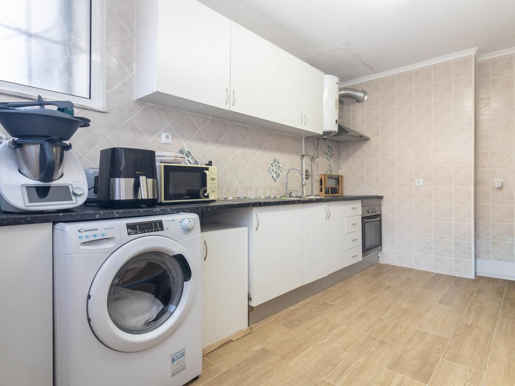 Apartamento T1 em Santo António da Charneca, Barreiro - Image 4