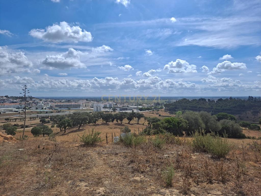 Azambuja | Terrenos vendidos em conjunto com 124.520m2 | Vistas sobre a cidade e a lezíria - Image 1