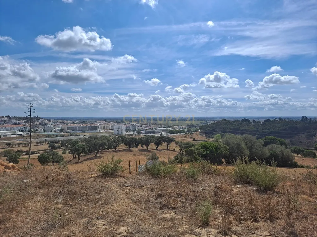 Azambuja | Terrenos vendidos em conjunto com 124.520m2 | Vistas sobre a cidade e a lezíria - Image 1