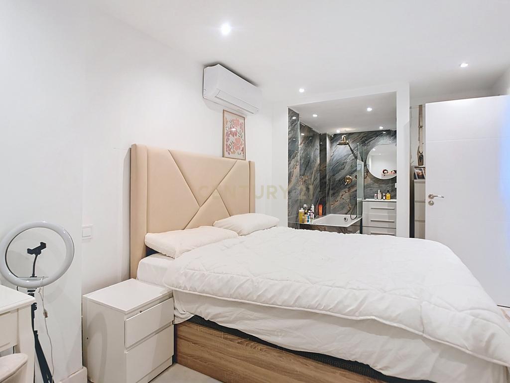 Luxuosa Moradia em Málaga com Terraço e Acessibilidade - Image 8