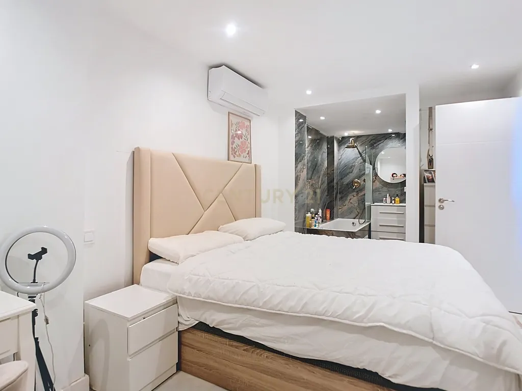 Luxuosa Moradia em Málaga com Terraço e Acessibilidade - Image 8