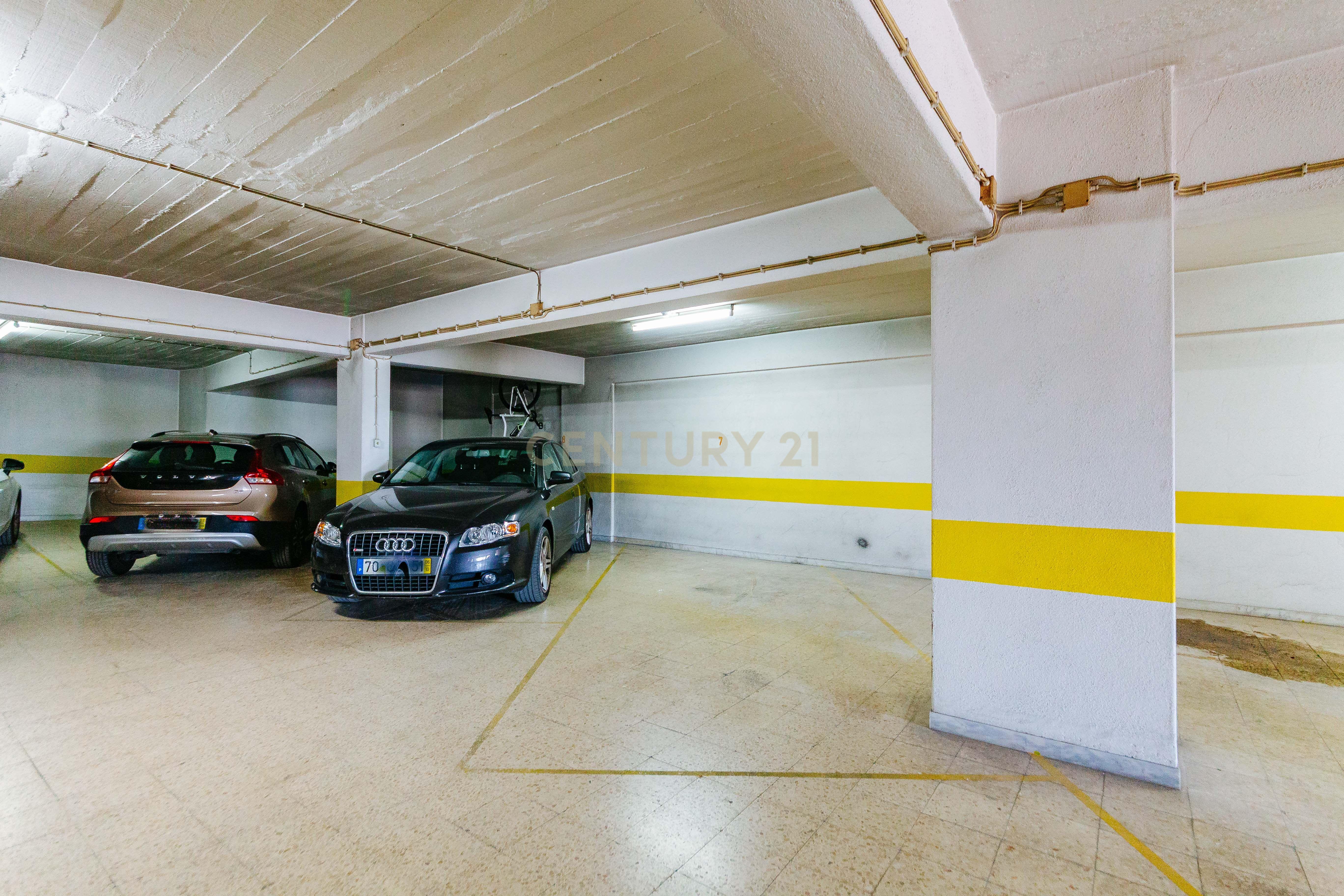 Apartamento T3 Renovado com Vista Rio em Santa Apolónia – Viva no Coração de Lisboa - Image 50