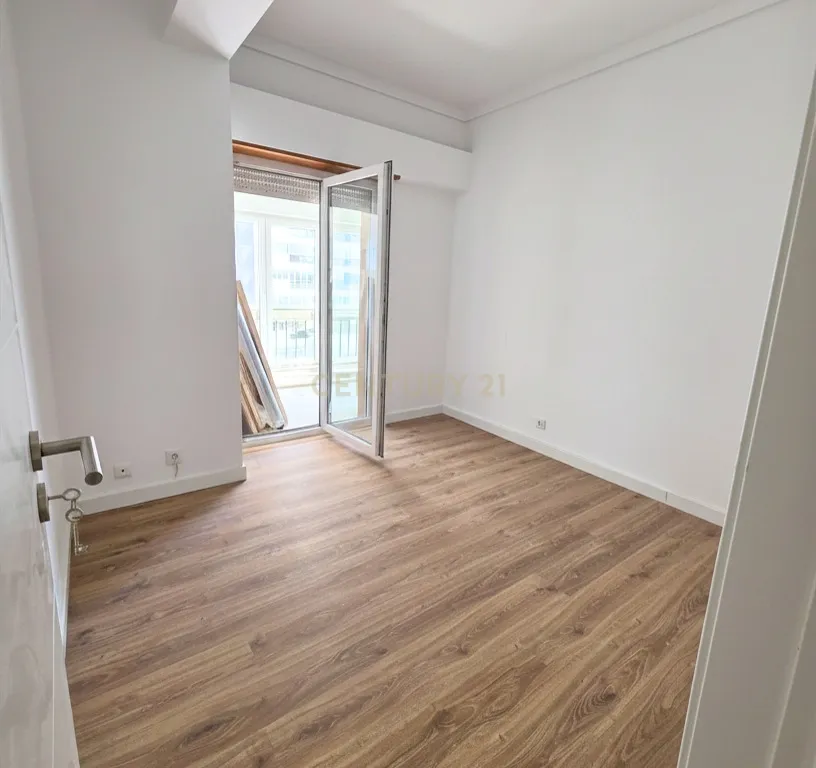Apartamento Renovado em Algés, Oeiras - 2 Quartos e 2 WC - Image 22