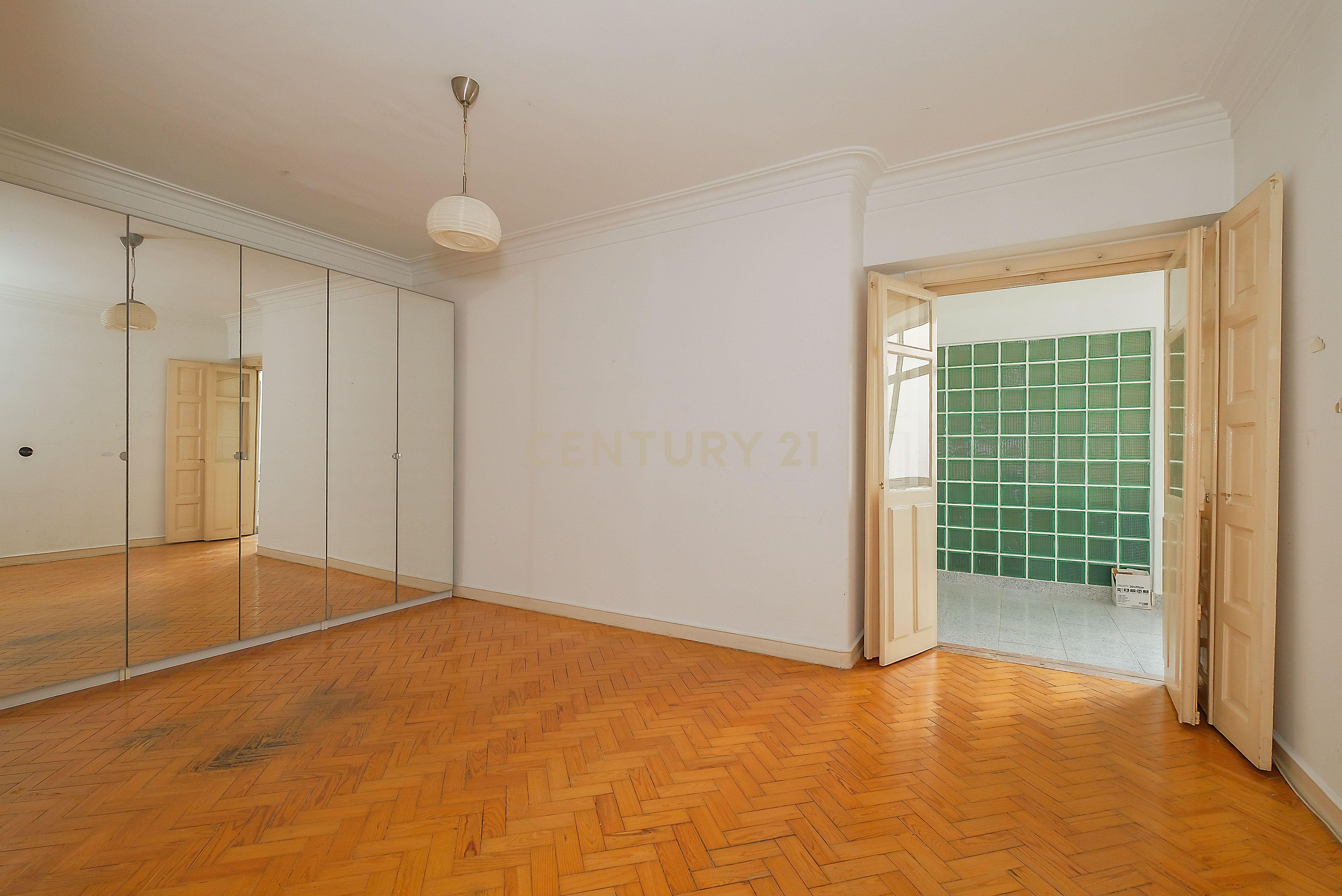 Fotografia 12 de Apartamento T5 com Vista Panorâmica em Alvalade, Lisboa