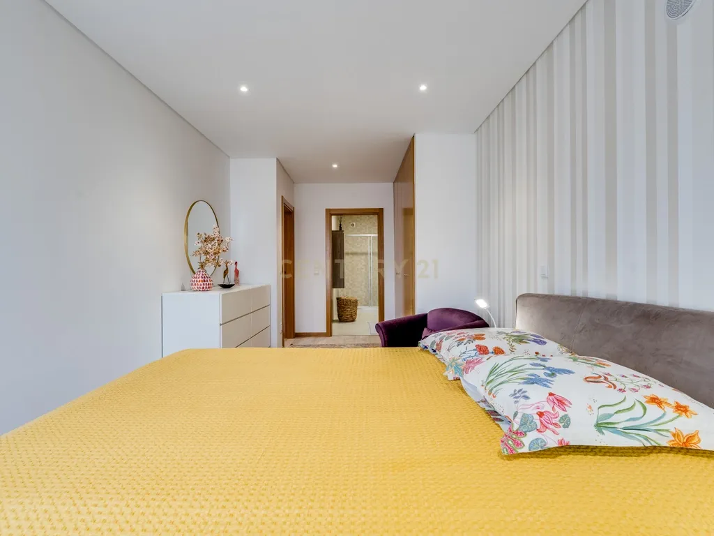Apartamento T2+1 novo, design moderno, central, a 250metros da Praia de Armação de Pêra - Image 15