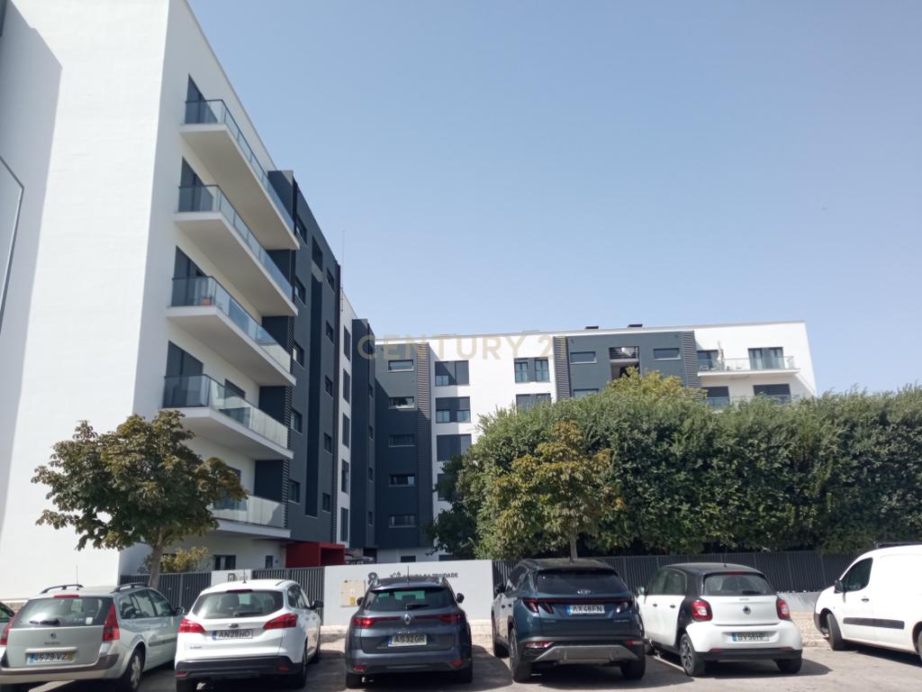 Apartamento T2 em Condomínio fechado para arrendamento - Image 2