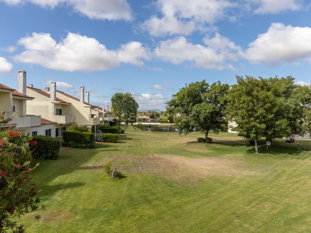 Moradia T3 no Condomínio Varandas do Golfe do Montado – Segurança, Conforto e Estilo de Vida Exclusivo - Image 50
