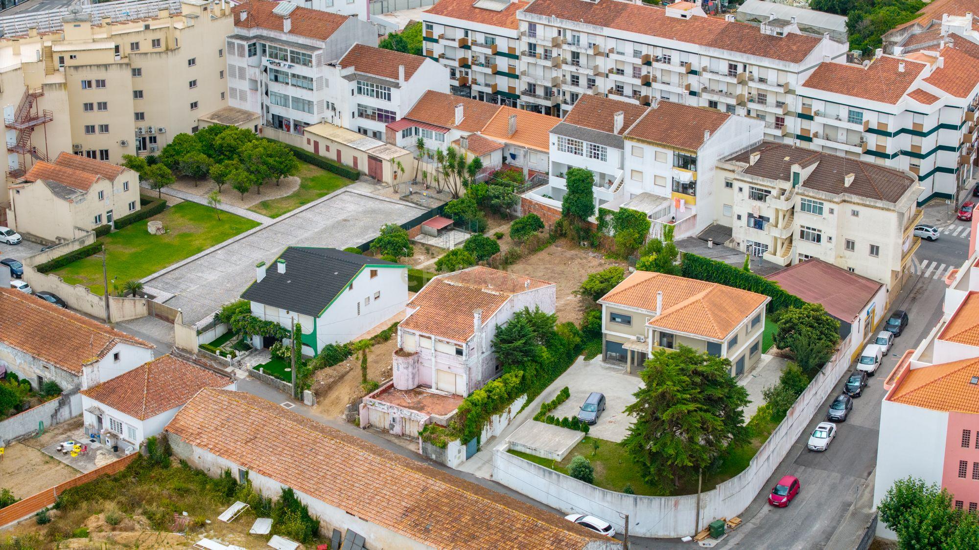 Fotografia 7 de Moradia T5 para remodelar ou lote para construção — Centro do Bombarral