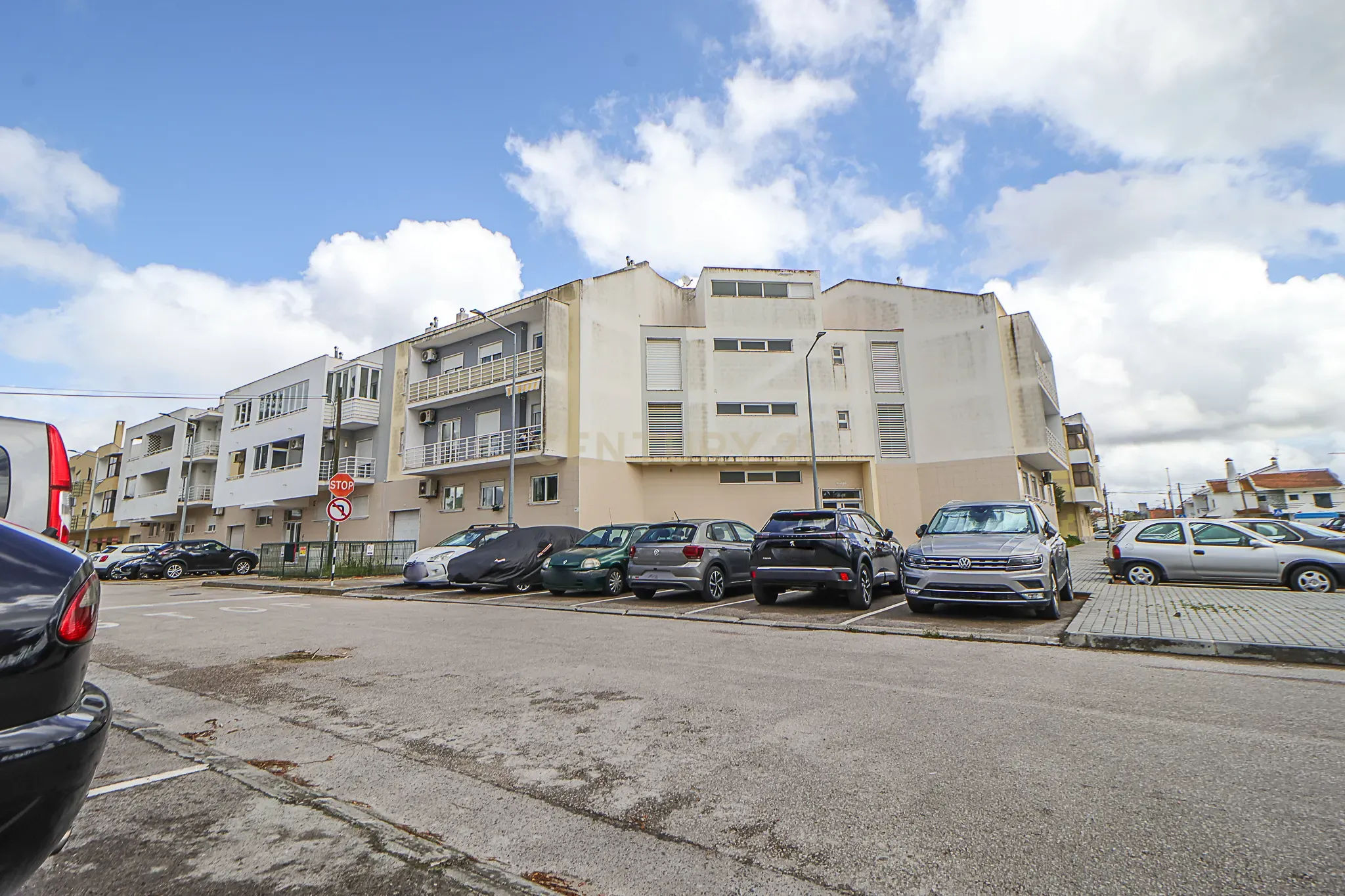 Apartamento T3 em Pinhal de Frades, Seixal, com garagem e arrecadação. - Image 44