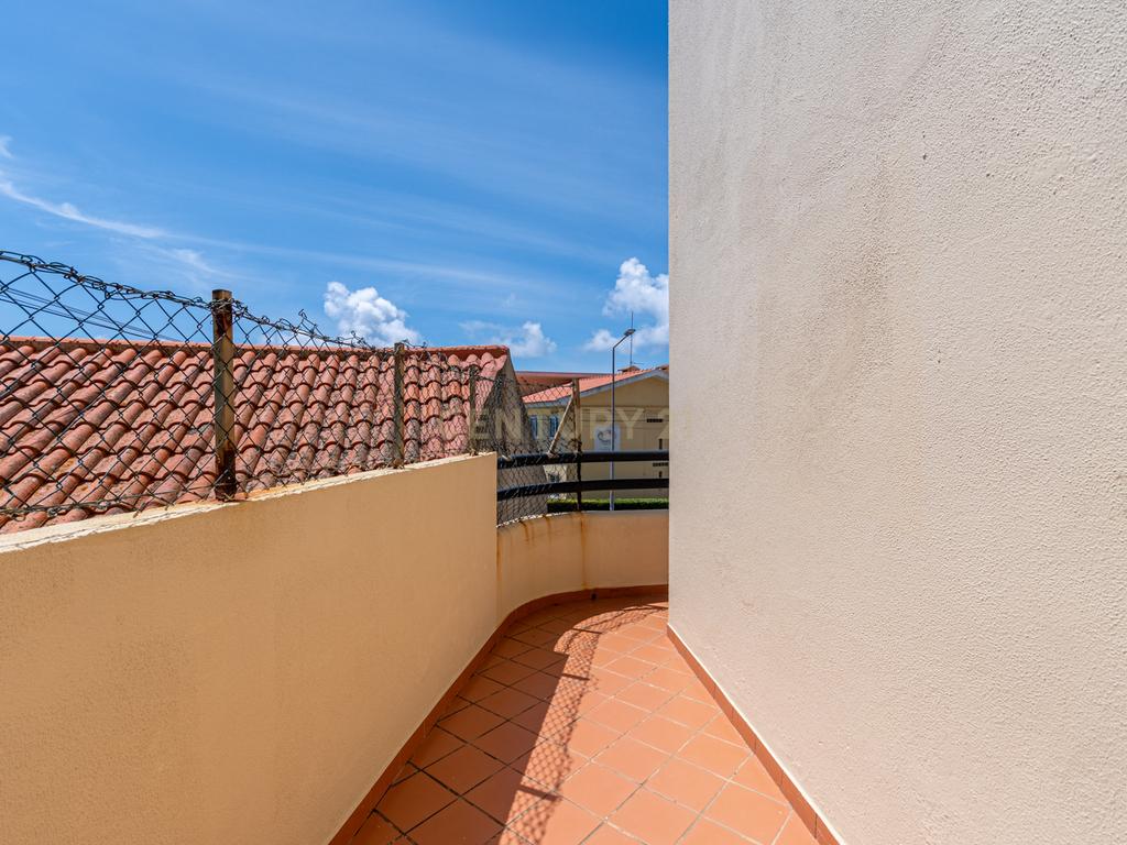Apartamento T2+1 perto da praia - Image 16