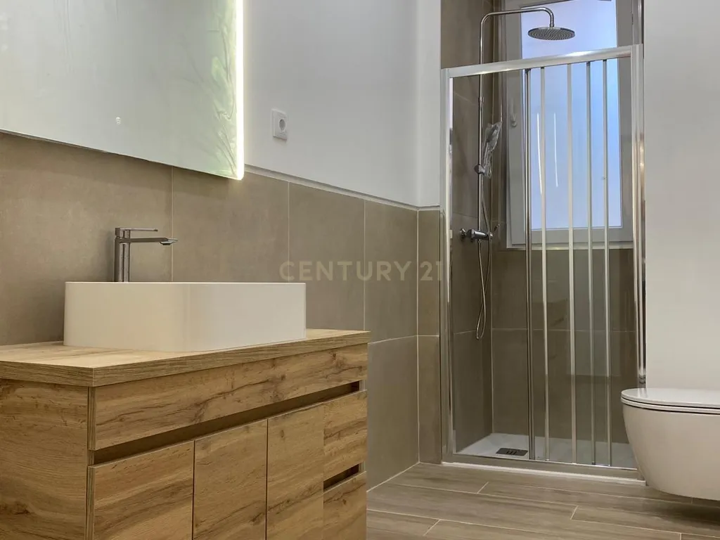 Apartamento T3+1*com logradouro | Totalmente remodelado | Centro de Lisboa - Image 31