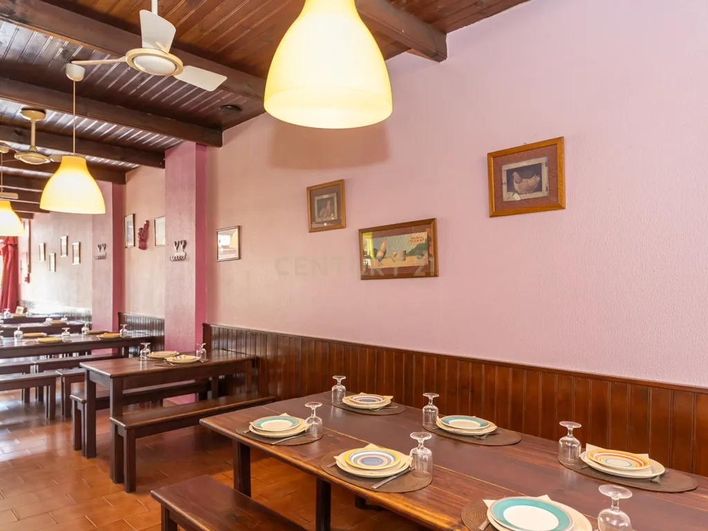 Restaurante "República dos Frangos" – Oportunidade Única em São João, Junto à Praia - Image 11