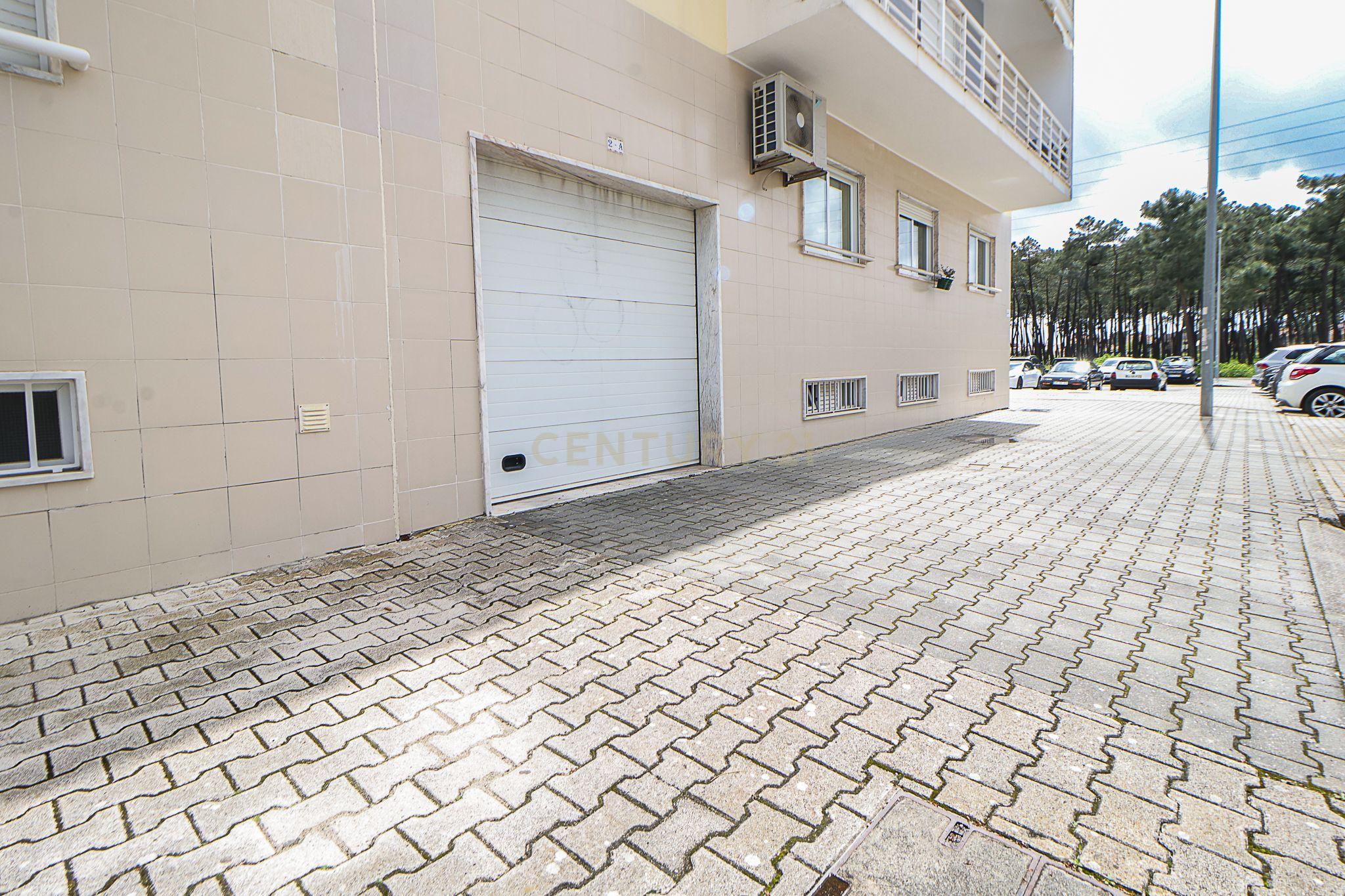 Apartamento T3 em Pinhal de Frades, Seixal, com garagem e arrecadação. - Image 43