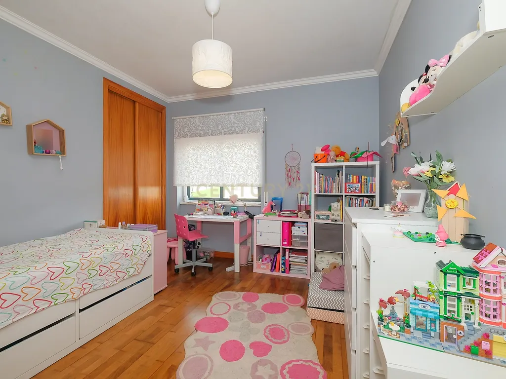 Apartamento T3 com Excelentes Áreas e Garagem na Urbanização Moinho do Guizo – Mina de Água, Amadora - Image 21